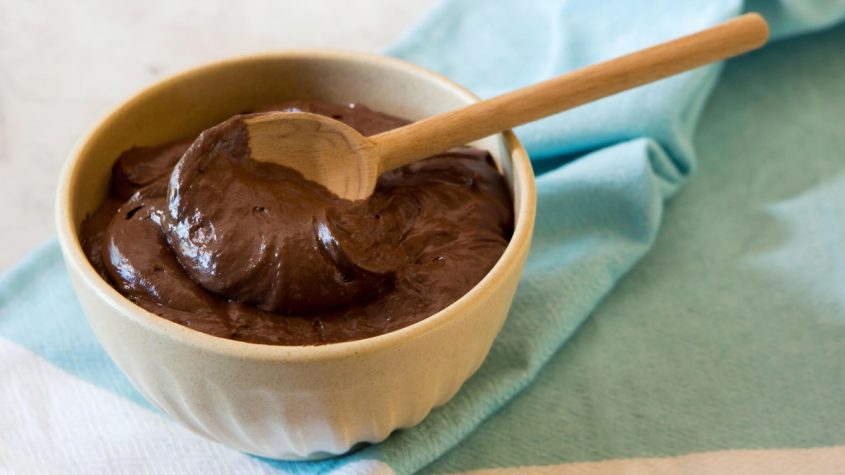Mousse de chocolate, un postre clásico y fácil de preparar